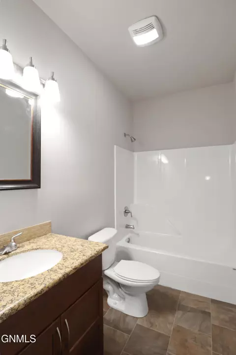 Bath - 13719 Karen St, Williston, ND 58801 photo 2 of 9