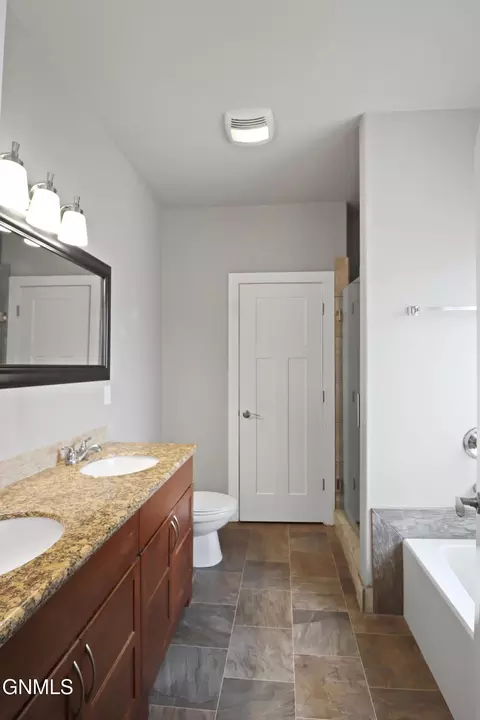 Bath - 13719 Karen St, Williston, ND 58801 photo 3 of 9