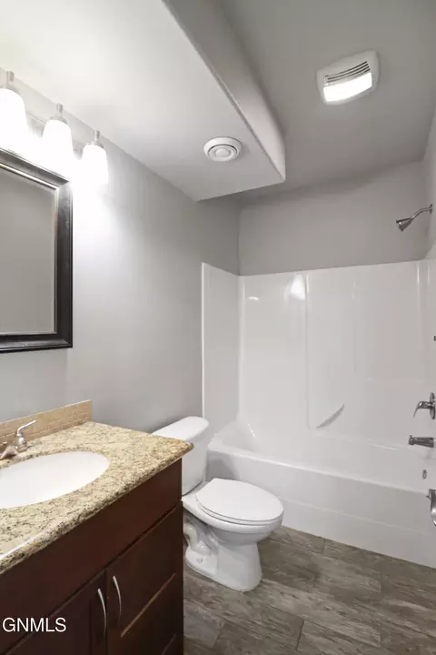 Bath - 13719 Karen St, Williston, ND 58801 photo 8 of 9
