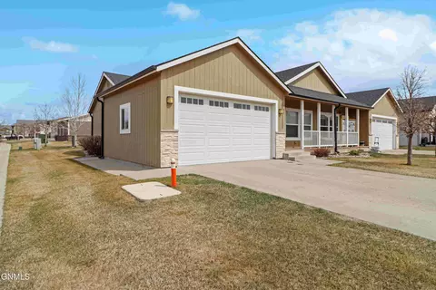 703 40th St E, Williston, ND 58801