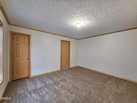 1916 Sioux St, Williston, ND 58801 photo 4
