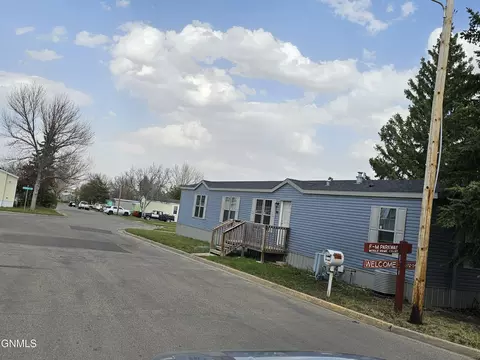 1916 Sioux St, Williston, ND 58801
