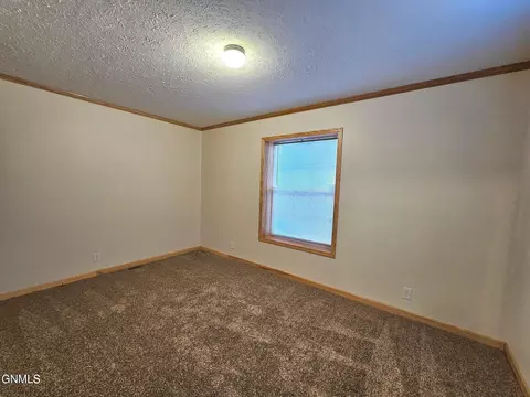 1916 Sioux St, Williston, ND 58801 photo 9