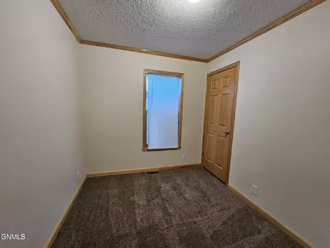1916 Sioux St, Williston, ND 58801 photo 11