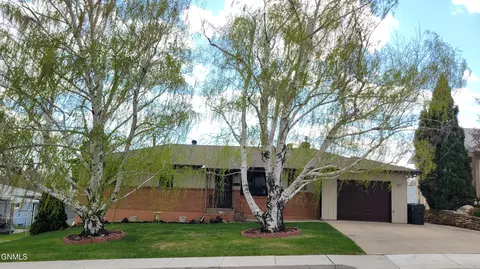 703 Sweetbriar Rd, Mandan, ND 58554