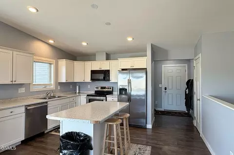 Kitchen - 14739 Baxter St, Williston, ND 58801 photo 6 of 8