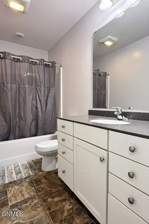 Bath - 14739 Baxter St, Williston, ND 58801 photo 1 of 4