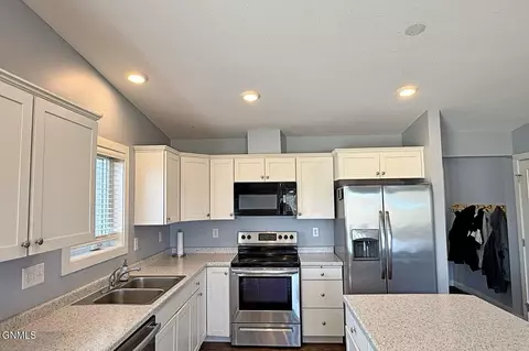 Kitchen - 14739 Baxter St, Williston, ND 58801 photo 2 of 8