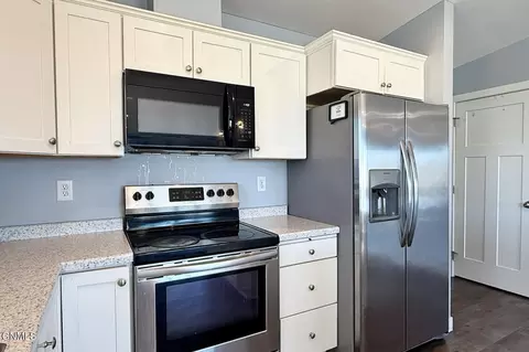 Kitchen - 14739 Baxter St, Williston, ND 58801 photo 4 of 8