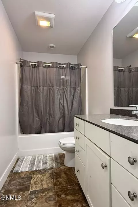 Bath - 14739 Baxter St, Williston, ND 58801 photo 2 of 4