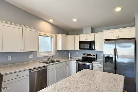 Kitchen - 14739 Baxter St, Williston, ND 58801 photo 5 of 8