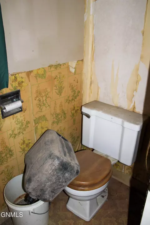Bath - 219 3rd St, Fairview, MT 59221 photo 2 of 2