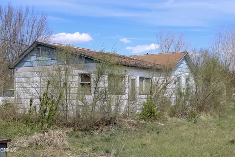 219 3rd St, Fairview, MT 59221
