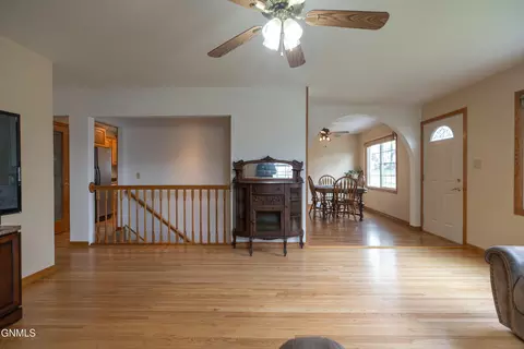Living - 908 Midway Dr, Bismarck, ND 58501 photo 4 of 4