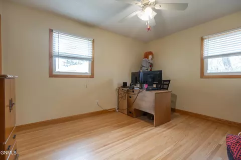 Bedroom - 908 Midway Dr, Bismarck, ND 58501 photo 4 of 8