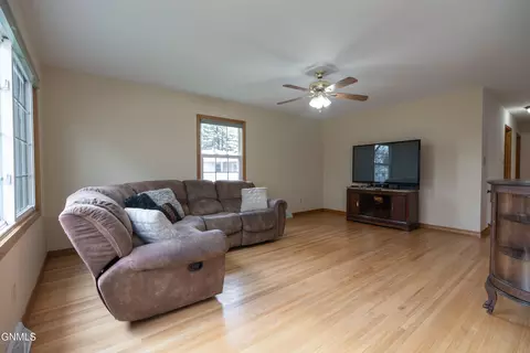Living - 908 Midway Dr, Bismarck, ND 58501 photo 2 of 4