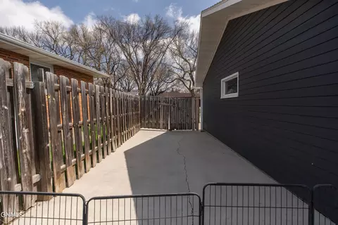 Exterior - 908 Midway Dr, Bismarck, ND 58501 photo 6 of 10