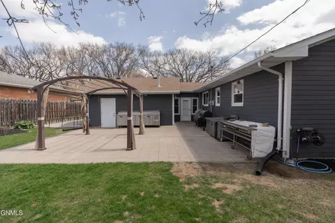 Exterior - 908 Midway Dr, Bismarck, ND 58501 photo 5 of 10