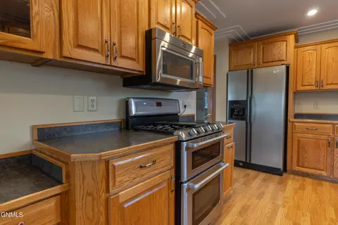Kitchen - 908 Midway Dr, Bismarck, ND 58501 photo 4 of 6
