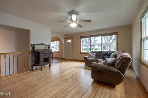 Living - 908 Midway Dr, Bismarck, ND 58501 photo 1 of 4