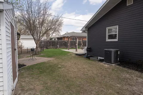 Exterior - 908 Midway Dr, Bismarck, ND 58501 photo 8 of 10