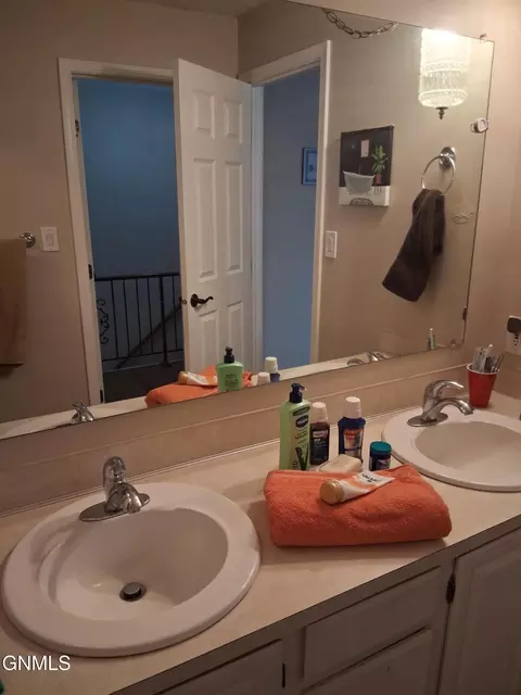 Bath - 1917 Capitol Ave, Bismarck, ND 58501 photo 3 of 14