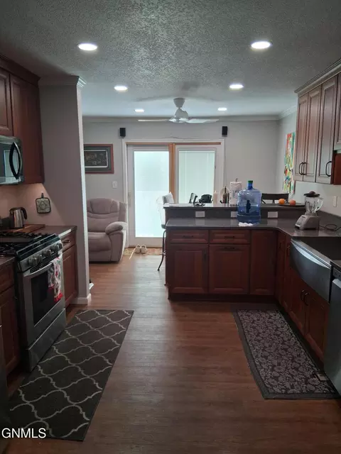 Kitchen - 1917 Capitol Ave, Bismarck, ND 58501 photo 6 of 12
