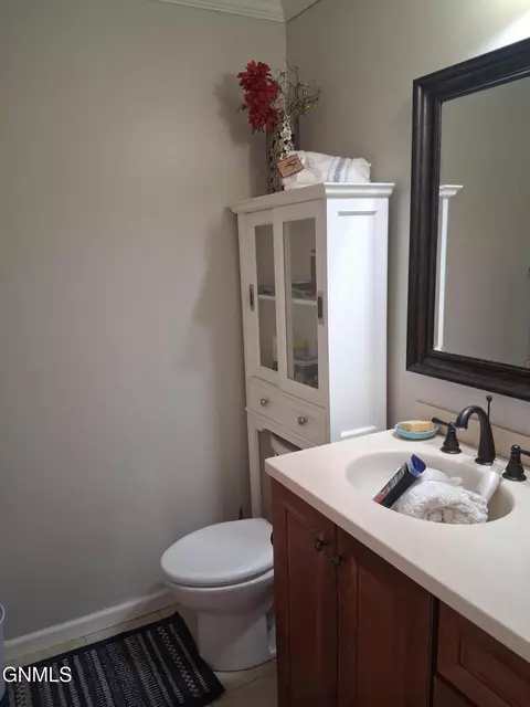 Bath - 1917 Capitol Ave, Bismarck, ND 58501 photo 1 of 14