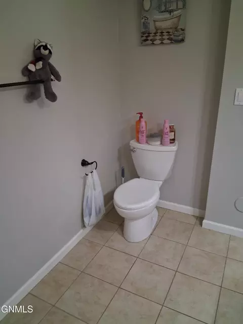 Bath - 1917 Capitol Ave, Bismarck, ND 58501 photo 9 of 14