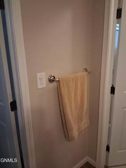 Bath - 1917 Capitol Ave, Bismarck, ND 58501 photo 5 of 14