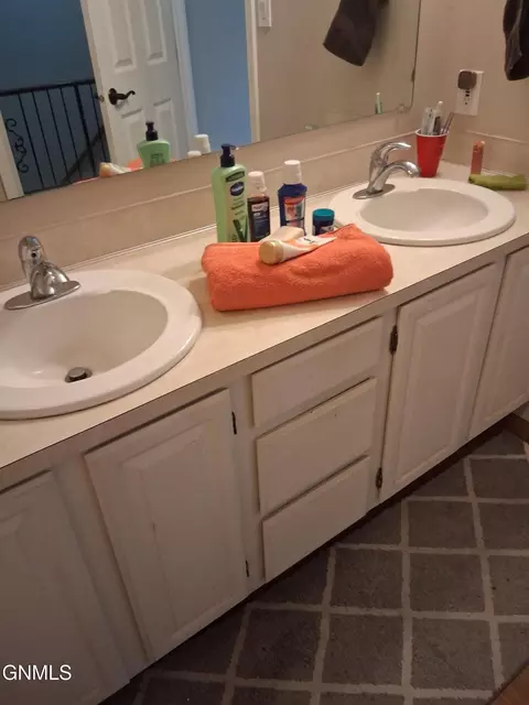 Bath - 1917 Capitol Ave, Bismarck, ND 58501 photo 4 of 14