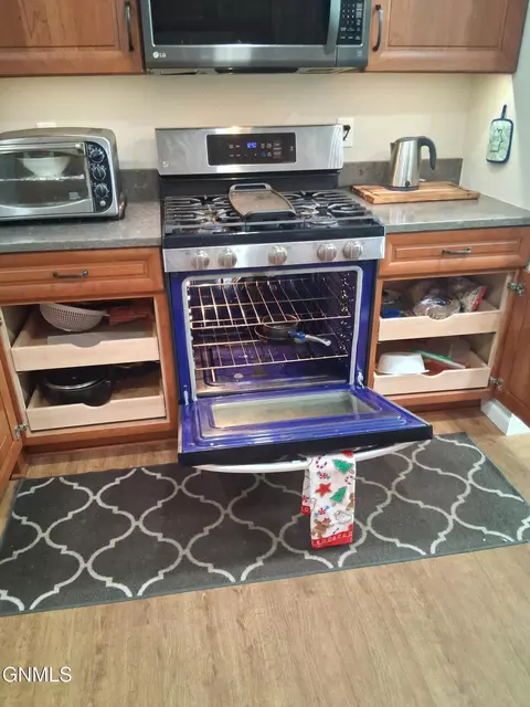 Kitchen - 1917 Capitol Ave, Bismarck, ND 58501 photo 11 of 12