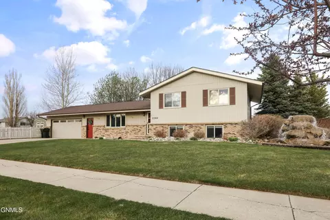 2502 14th Ave W, Williston, ND 58801