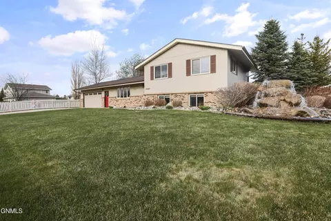 Exterior - 2502 14th Ave W, Williston, ND 58801 photo 2 of 15