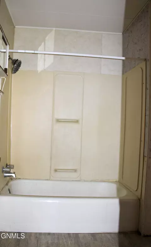 Bath - 311 2nd Ave NW, Killdeer, ND 58640 photo 3 of 4