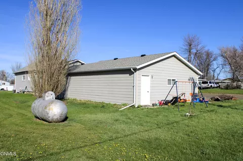 Exterior - 311 2nd Ave NW, Killdeer, ND 58640 photo 1 of 1
