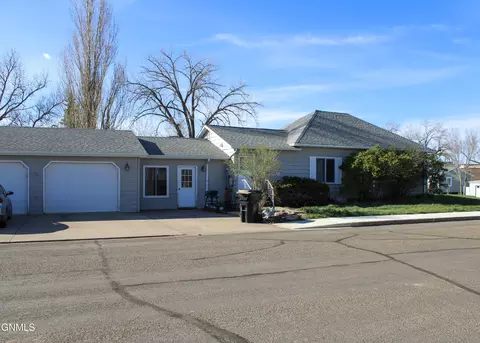 311 2nd Ave NW, Killdeer, ND 58640