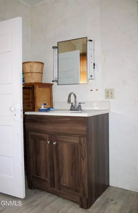 Bath - 311 2nd Ave NW, Killdeer, ND 58640 photo 2 of 4