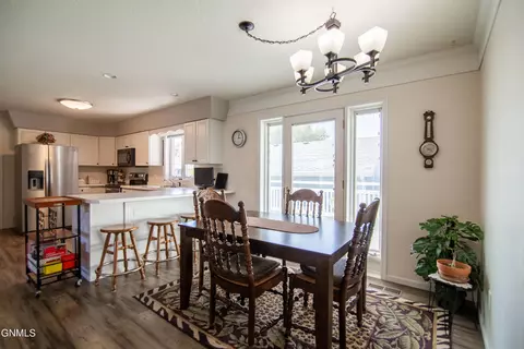 Dining - 1096 Turnpike Ave E, Bismarck, ND 58501 photo 4 of 5