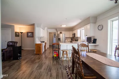 Dining - 1096 Turnpike Ave E, Bismarck, ND 58501 photo 5 of 5