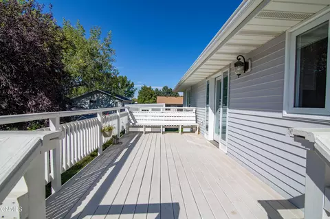 Exterior - 1096 Turnpike Ave E, Bismarck, ND 58501 photo 3 of 7