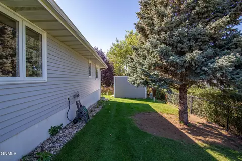 Exterior - 1096 Turnpike Ave E, Bismarck, ND 58501 photo 5 of 7