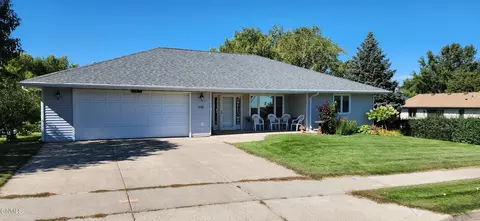 1096 Turnpike Ave E, Bismarck, ND 58501