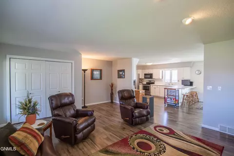 Living - 1096 Turnpike Ave E, Bismarck, ND 58501 photo 1 of 1