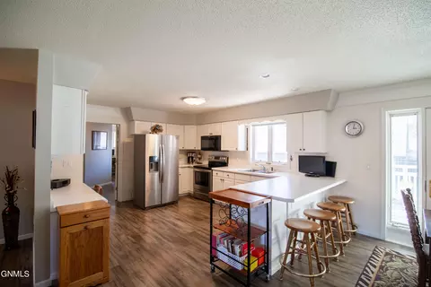 Kitchen - 1096 Turnpike Ave E, Bismarck, ND 58501 photo 1 of 6