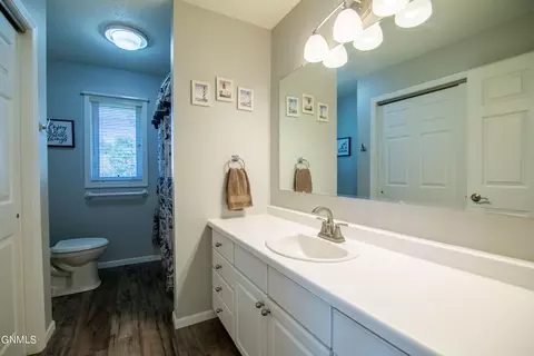 Bath - 1096 Turnpike Ave E, Bismarck, ND 58501 photo 2 of 3