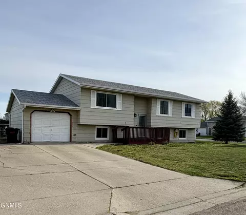 101 Sturgis Loop, Lincoln, ND 58504