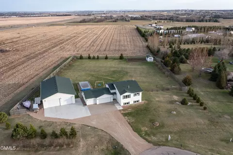 1001 Sunflower Dr, Bismarck, ND 58503