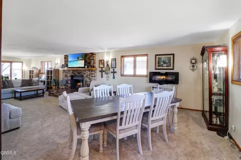 Dining - 906 16th Ave W, Williston, ND 58801 photo 2 of 2