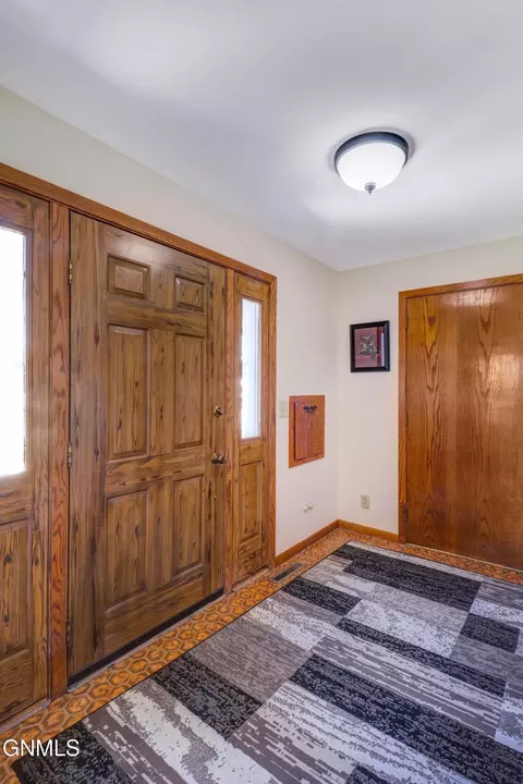 Entry Way - 906 16th Ave W, Williston, ND 58801 photo 1 of 4